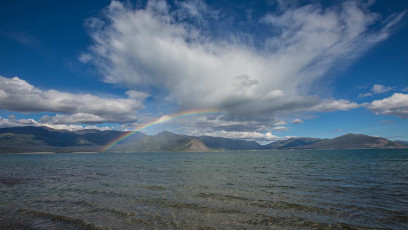 Regenbogen über dem Kluane Lake.