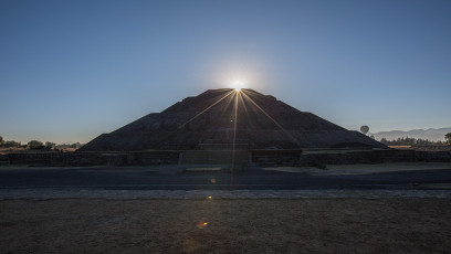 Hart erkämpfter Sonnenaufgang in Teotihuacan.