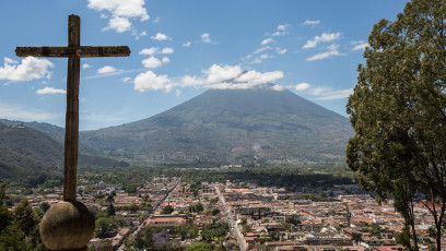 Antigua liegt eingebettet zwischen drei Vulkanen.