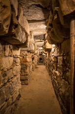 Wir haben Spass in den unterirdischen Gängen der Ruinen von Chavin de Huatar.