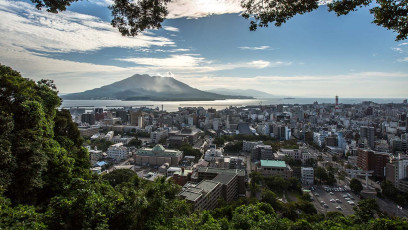 Im Süden von Japan liegen aktive Vulkane direkt neben Städten.