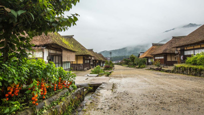 Traditionelle Stroh-Häuser aus der Edo-Zeit in den Bergen Japans.