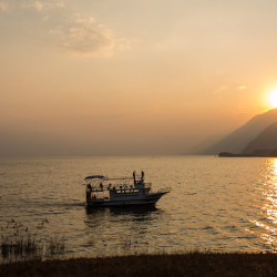 Nach 10 Stunden Fahrt werden wir am Lago Atitlan mit diesem Sonnenuntergang belohnt.