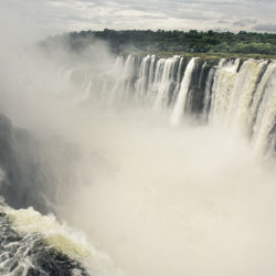 Die eindrückliche Argentinische Seite der Iguazu-Wasserfälle.