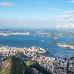 Atemberaubende Aussicht von der grossen Christus-Staute auf Rio.